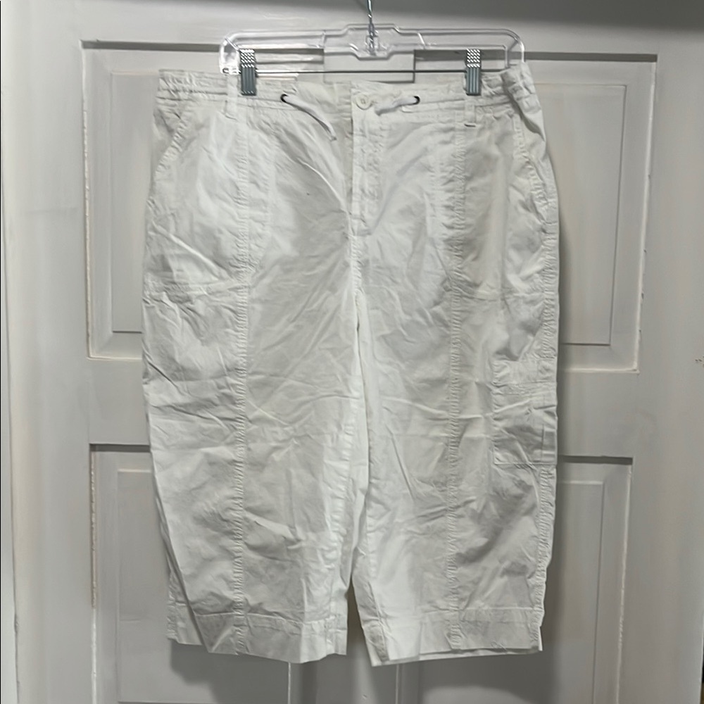 Avenue White Cotton Capris Relaxed Fit